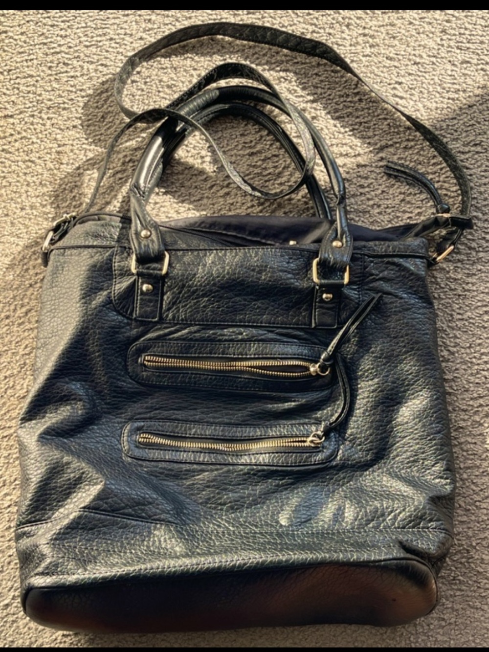 GUC UNDER ONE SKY CONVERTIBLE BAG. Incl cross-body strap. Outside Zipper pockets